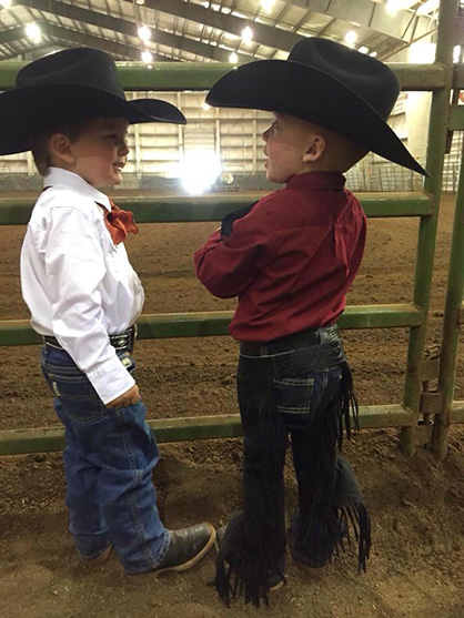 EC Photo of the Day: Serious Leadline Conversation