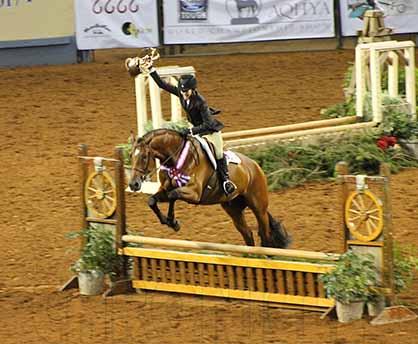 Gentry Cherry Wins “Best Victory Lap” and Hunter Hack at AQHA Youth World With Al E Hondro