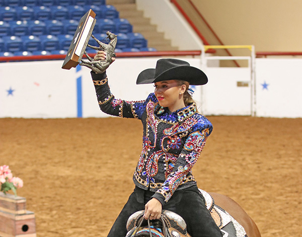 Lauren Gralla and Erin Griffin Take Top Spots in APHA Youth World 18 and Under Trail