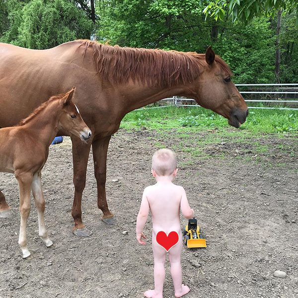 EC Photo of the Day- The Naked Cowboy is Back!