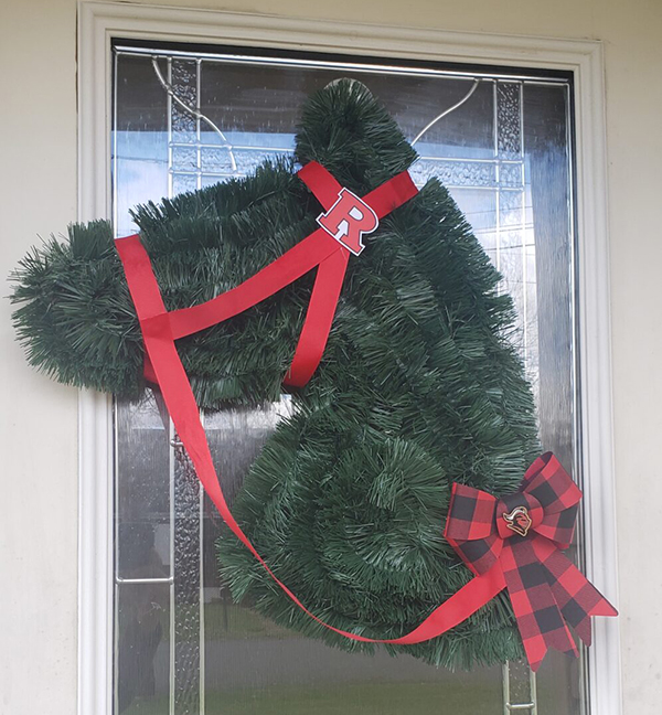 How to Make a Holiday Horse Wreath