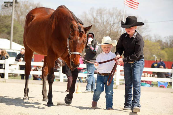 EC Photo of the Day- A Helping Hand