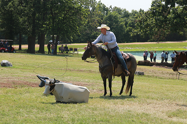 Oklahoma Governor Tries Out Course at AQHA VRH World Show