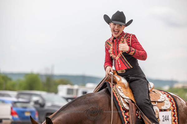 EC Photo of the Day – Thumbs Up