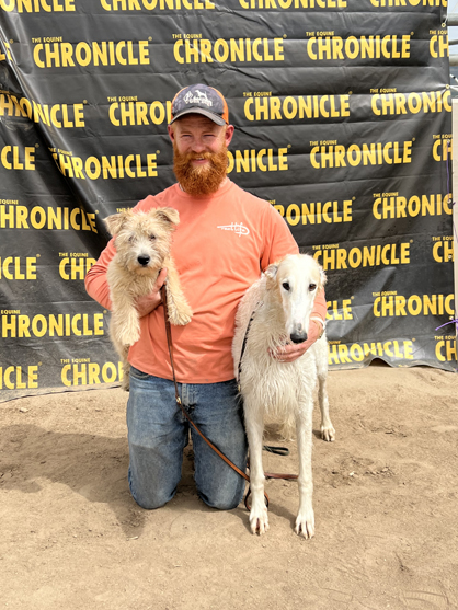 EC Photo of the Day – Canine Chronicle Fans Visit the Equine Chronicle Arena