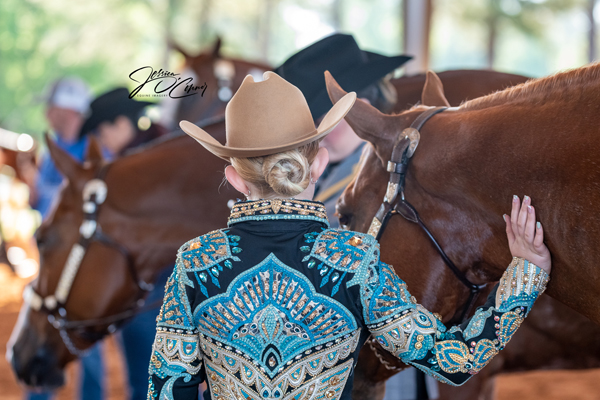 Makeup On Your Collar – Show Clothing Cleaning Tips with Showtime