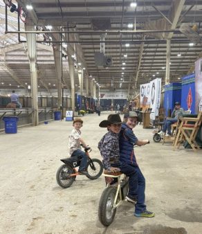 EC Photo of the Day – Horse Show Kids