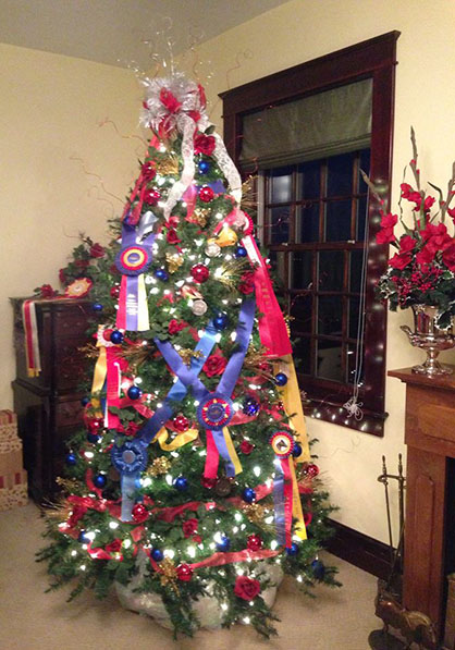 EC Holiday Horse Photo of the Day: An Equestrian Christmas Tree!