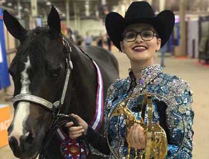 Paulina Martz, Cooper Dobbs, and Caroline Fromm Take Home First Globes at 2017 AQHA Youth World