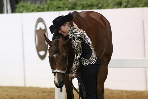 Ashley Hadlock Wins First Congress Championship in Amateur Showmanship With Touched N Moonlite