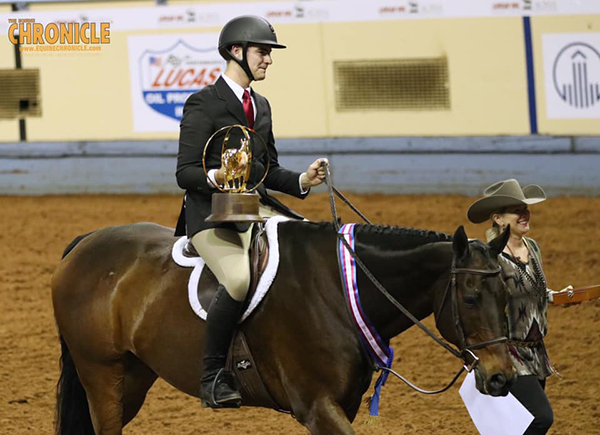 Nicholas Furlong/Executive Hotrodder, Hannah Bedwell/Desert Party Win AQHA World Over Fence Classes