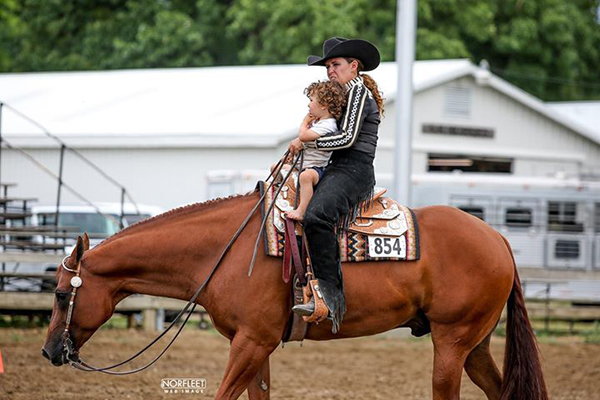 EC Photo of the Day- Multi-Tasking Momma