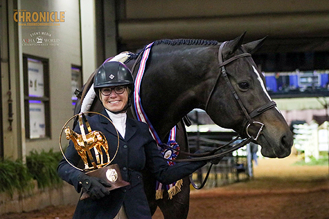 Jo Ann Niffenegger wins Select Eq Over Fences with Real Good Reason at 2022 AQHA World
