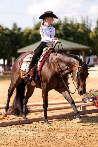 EC Photo of the Day – Ella Spies and Cash Only